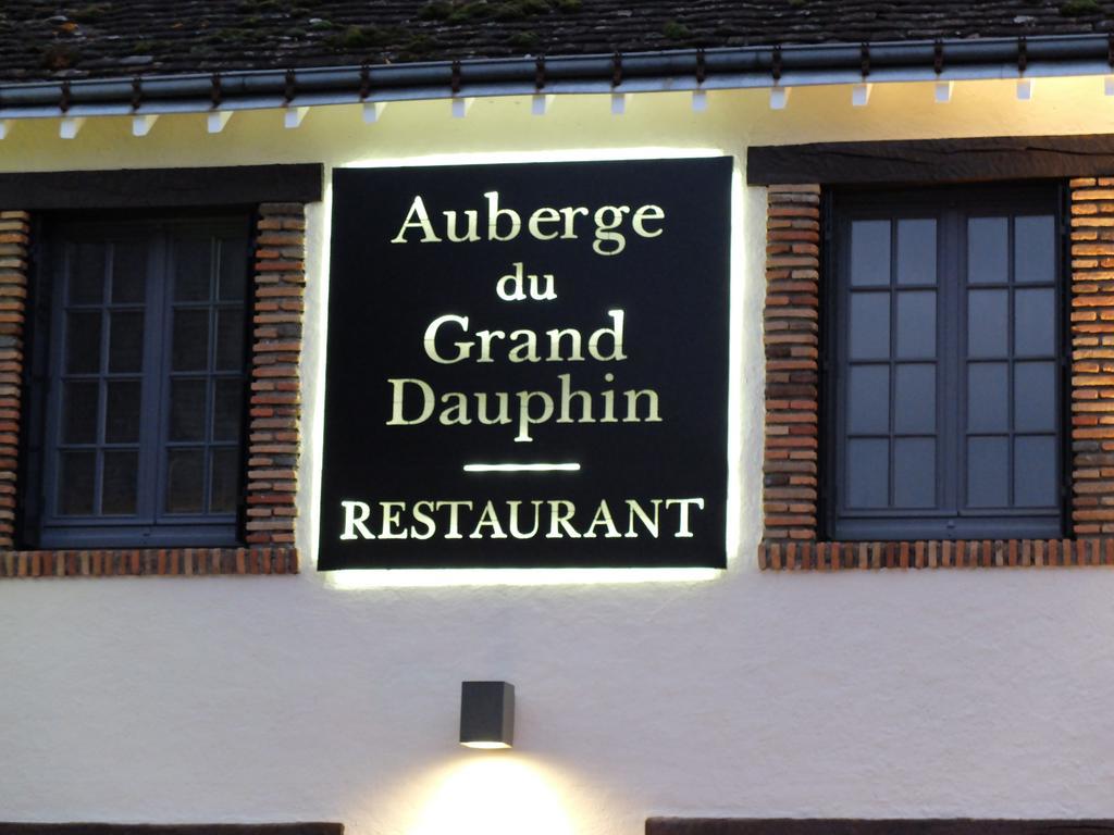 Auberge Du Grand Dauphin Dhuizon Exterior photo